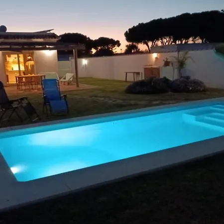 Holiday home Casitas De La Barrosa Con Jardin Y Piscina