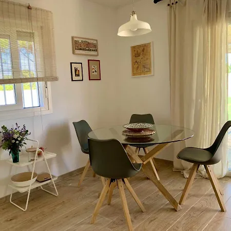 Hébergement de vacances Casitas De La Barrosa Con Jardin Y Piscina *