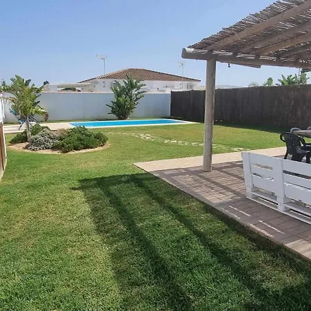 Holiday home Casitas De La Barrosa Con Jardin Y Piscina