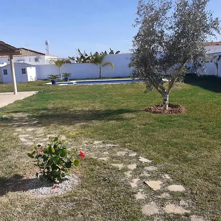 Holiday home Casitas De La Barrosa Con Jardin Y Piscina Chiclana de la Frontera