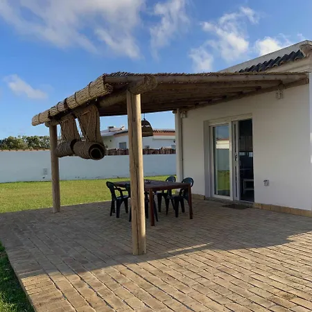 Holiday home Casitas De La Barrosa Con Jardin Y Piscina